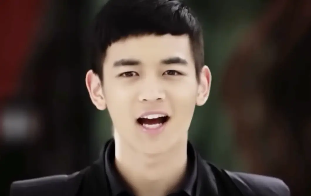 ▲SHINee崔珉豪是最適合阿志頭偶像，粉絲考古他過往短髮造型，發現他在〈Hello〉MV中是網路討論度超高的阿志頭，瞬間在網路上掀起熱議。（圖／翻攝自YT）