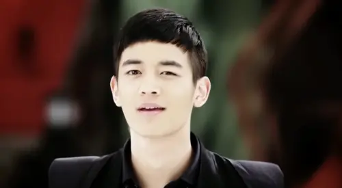 ▲珉豪多年前造型在網路上掀起熱議。（圖／翻攝自YT）