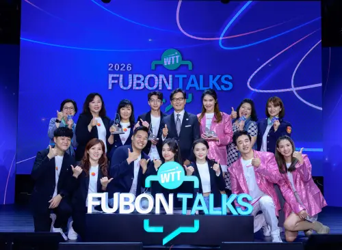 ▲2026 FUBON Talks富邦演說秀，由富邦集團董事長蔡明忠授獎予團體組獲獎同仁。（圖／富邦提供）