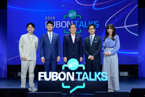 ▲富邦集團於4月14日舉辦FUBON Talks富邦演說秀，主持人暨脫口秀演員黃豪平、安侯永續發展顧問公司董事林泉興、富邦金控董事長蔡明興、富邦集團董事長蔡明忠、主播暨電視製作人舒夢蘭。（圖／富邦提供）