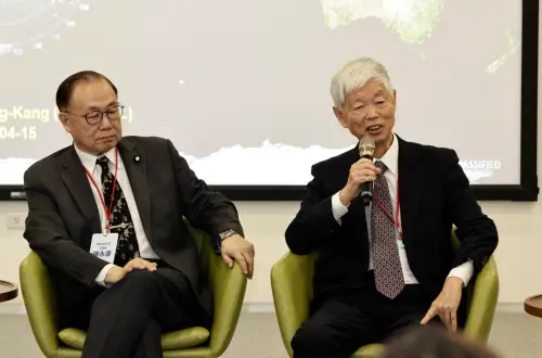 Economist Liang talks about Taiwan's energy policy and energy resilience. (TCN)