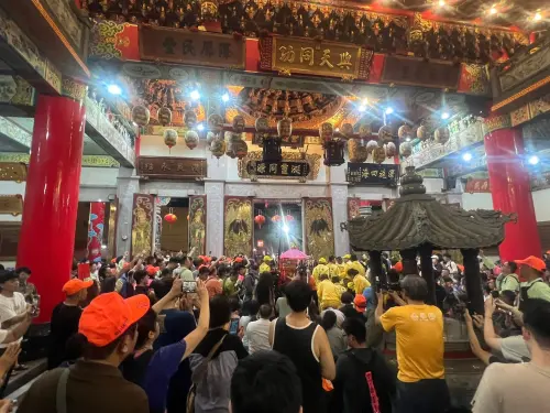 ▲白沙屯媽祖粉紅超跑鑾轎今（15）晚駐駕虎尾天后宮。（圖／白沙屯拱天宮）