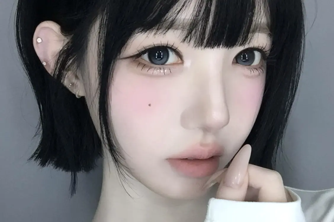 ▲女團tripleS成員金采湲突然暴瘦變紙片人，開演唱會被目擊一轉身「骨頭形狀跑出來見人」掀起熱議，為此她出面回應：「自己現在很健康，謝謝粉絲關心。」（圖／X@triplescosmos）