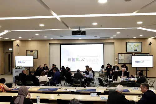 Experts at the 2026 TTX conduct group-based simulations of scenarios involving China’s gray-zone threats. (NOWNEWS Wu Yi-jie)