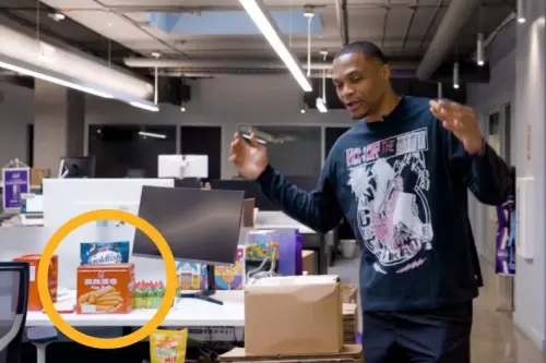 台灣味飄進NBA！國王隊驚見這「零食」　同框衛斯特布魯克超違和