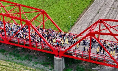 ▲白沙屯媽祖4月15日跨過西螺大橋，再現經典進香最美畫面。（圖／白沙屯拱天宮）