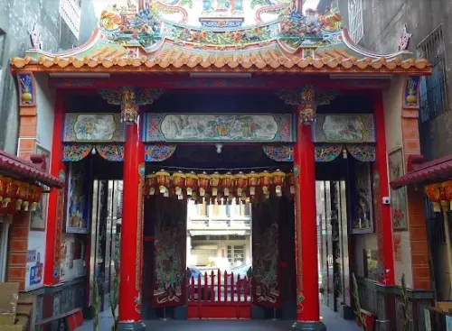 鳳山寺電話被打爆求洗澡、住宿！香燈腳轟炸踢鐵板　廟方心寒開砲