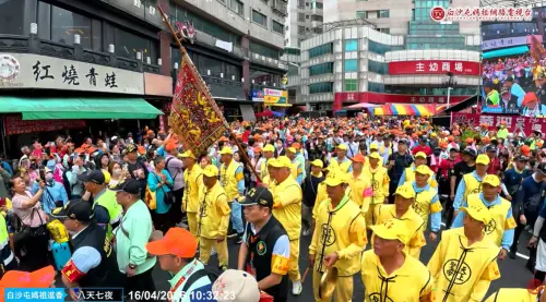 ▲頭旗上午10時30分左右也已在知名的紅燒青蛙附近。（圖／白沙屯媽祖網路電視台）