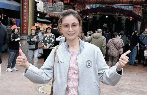 〈粉紅超跑〉原唱林姍追白沙屯遶境！幼兒園唱她歌　媽祖停轎駐點