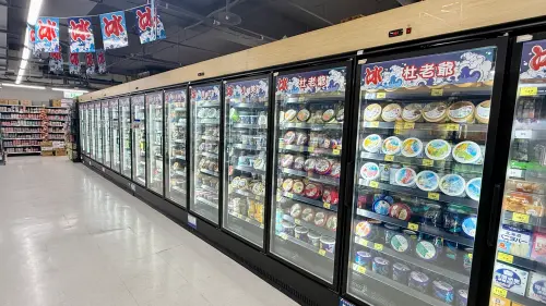 ▲日漸炎熱，氣溫突破30度，各大品牌冰品陸續推出新款冰品，今年以水果、地方小吃、冰果招牌、手搖聯名等為特色。（圖／家樂福提供）