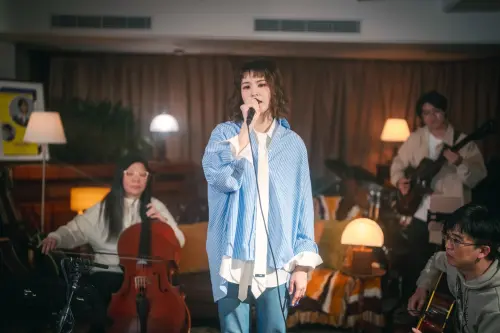 ▲《終極一班》的「雷婷」曾沛慈（如圖）回來了，她近期翻唱插曲〈孤單心事〉。（圖／華研音樂提供）