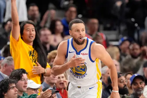 ▲柯瑞仍在38歲又33天之時，不僅成為NBA季後賽歷史上最老單場砍下35分的球星，更以一場燃燒生命的完美發揮，單核帶隊打出經典一戰，也完成傳奇生涯最後一哩路，證明「柯瑞時代」真正的傳奇，就是柯瑞自己。（圖／美聯社／達志影像）