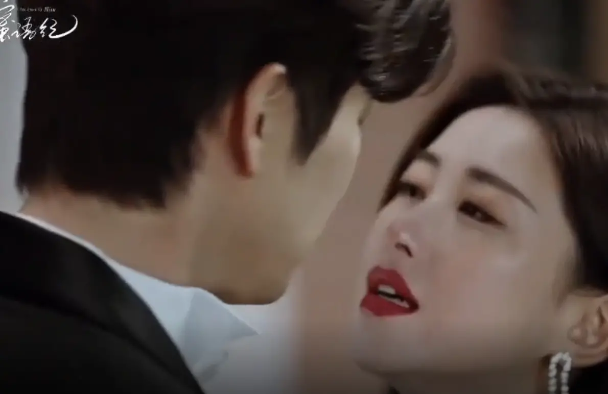 ▲鍾漢良（左）和朱珠在《密語紀》中有辦公室激情戲，鍾漢良拉開朱珠的洋裝，畫面超害羞。（圖／愛奇藝提供）