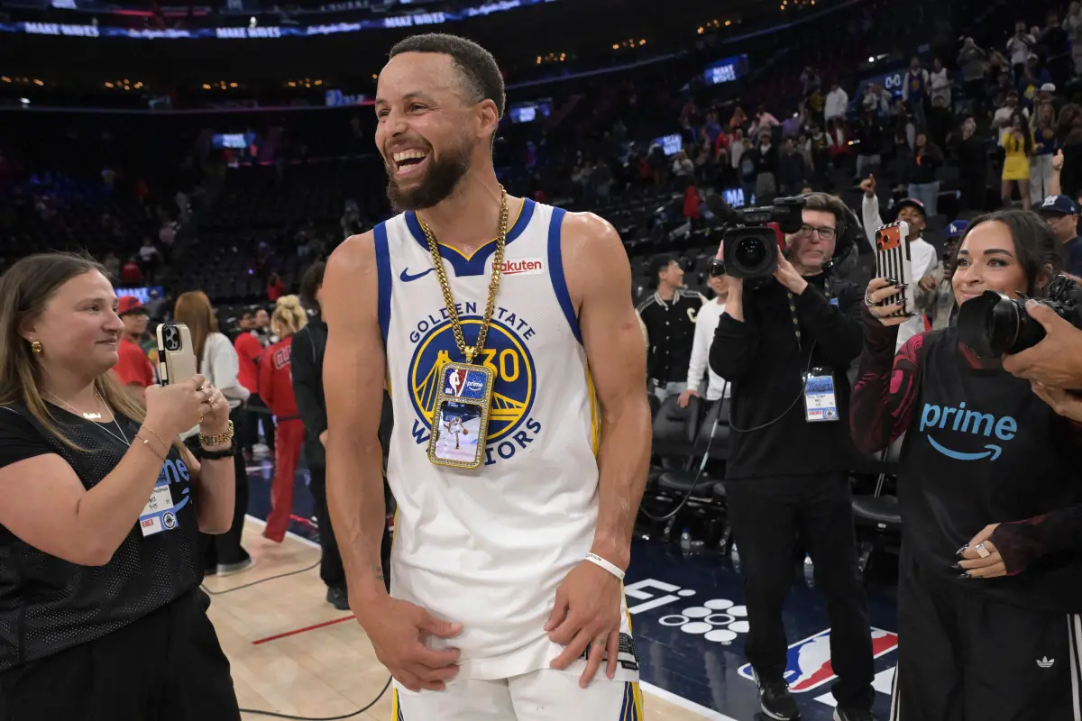 ▲金州勇士靠著超級球星柯瑞（Stephen Curry）狂飆35分的超神表現，終場以126：121逆轉擊敗洛杉磯快艇。（圖／路透／達志影像）