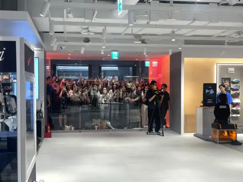 ▲Nike 101實體店邀請許光漢出席，吸引爆滿粉絲前來。（圖／記者林子翔攝）