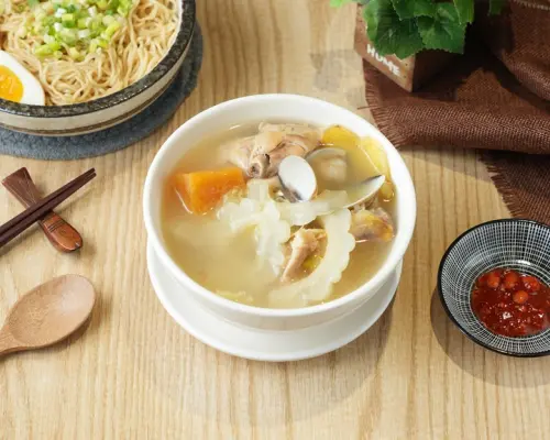 ▲美良家販售雞湯、麵食、小菜等家常料理。（圖／翻攝米其林官網,美良家提供）