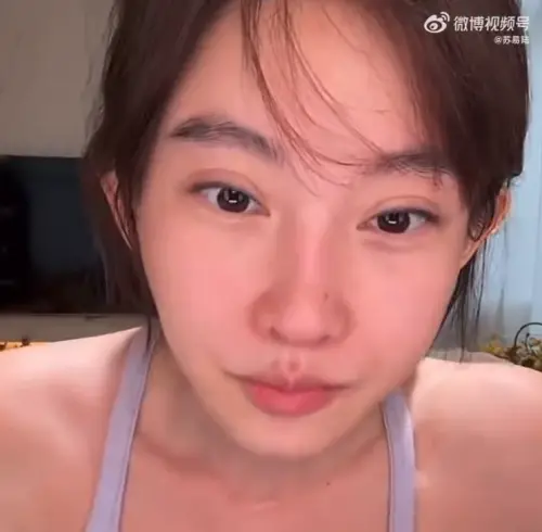 ▲馮提莫在直播中大方承認整形。（圖／微博@蘇易陸）