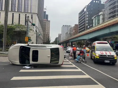 ▲ 32歲張姓男子自行脫困，所幸並無大礙。（圖／警方提供）