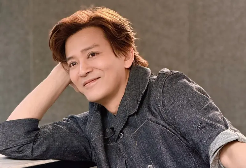 50歲港星陳曉東昔登「最虛偽藝人」第一！他無奈嘆：我只是喜歡笑