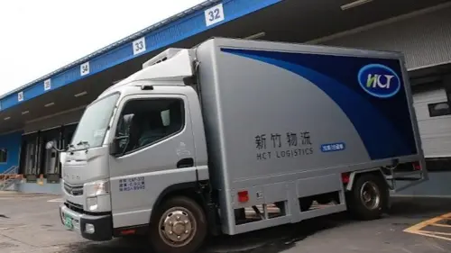 ▲新竹物流官網今（17）早無預警關閉，顯示「系統緊急修復中」，客戶措手不及、工作業務全亂。（圖／新竹物流提供）