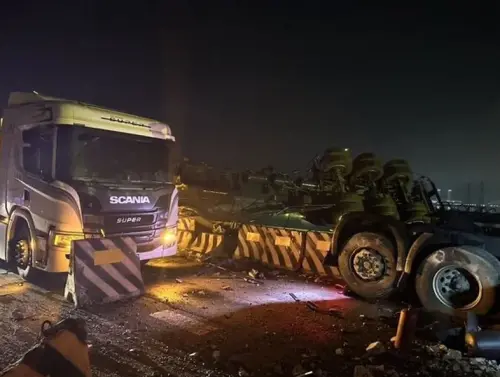 台61線西濱重大事故！4車連撞釀化學槽車翻覆外洩　雙向全線封閉