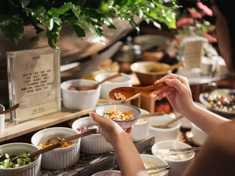 迎世界地球日！君悅蔬食buffet攜手「巧克力界 LV」 推無蛋奶甜點