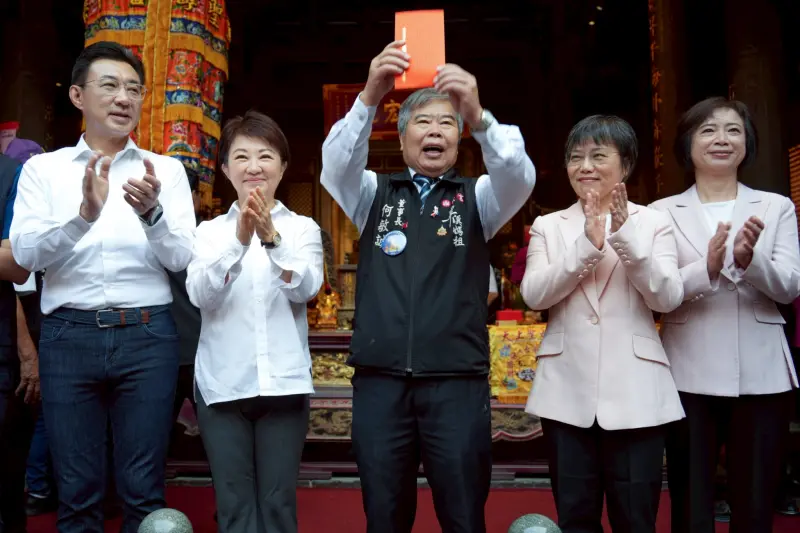 當母雞真辛苦！盧秀燕靠這技能穩站廟會C位　劉世芳堅持跳完全場