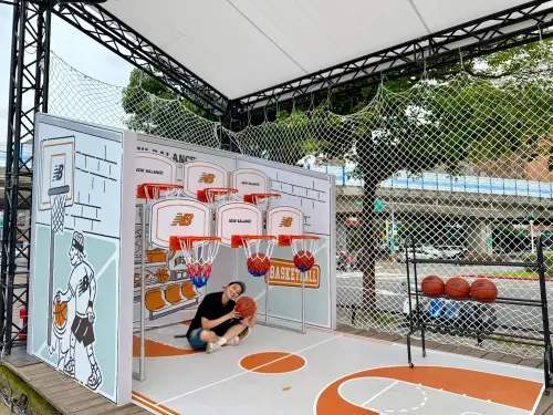 ▲「空心籃球」高度距離都很親切，投中一球就給過。（圖／記者蕭涵云攝）