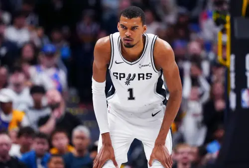 ▲文班亞馬（Victor Wembanyama）迎來季後賽生涯首秀，近期受肋骨挫傷之苦。（圖／路透／達志影像）