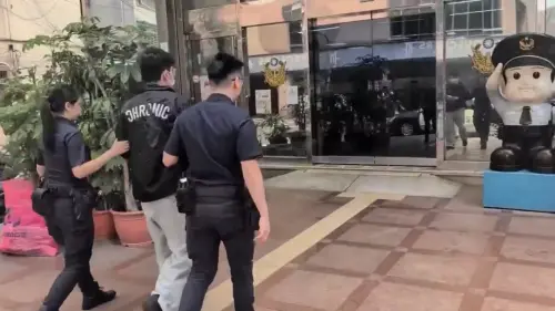 洗澡一半對到眼！色男防火巷「踮腳扒窗」偷窺　國三女嚇壞急求救