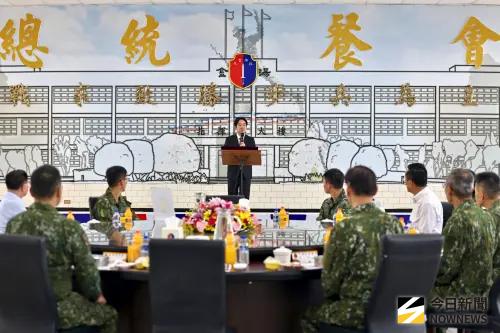 ▲賴總統與官兵一同用餐交流，關心基層官兵訓練與生活情形。（圖／記者莊全成攝，2026.04.17）