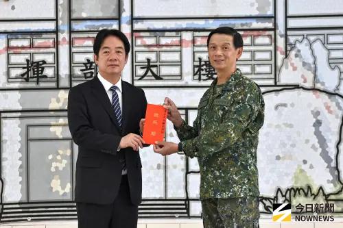 ▲賴總統頒發加菜金，由步訓部少將指揮官朱庸邦代表受贈，表達對官兵辛勞的慰勉與肯定。（圖／記者莊全成攝，2026.04.17）