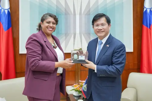 接見貝里斯教育部次長馬希雅　林佳龍：台貝攜手培育人才