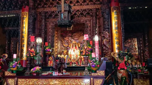 ▲合興宮炸彈媽由來可追溯至二戰期間，傳說媽祖化身紅衣女子徒手接住炸彈，避免災害發生，相關未爆彈至今仍留存廟中，成為歷史與信仰的象徵。（圖／翻攝自臉書粉專「埤頭鄉合興宮-炸彈媽祖」）