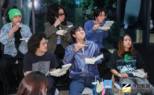 日本樂團Billyrrom錄音前吃台灣臭豆腐　被臭到崩潰狀態突飛猛進