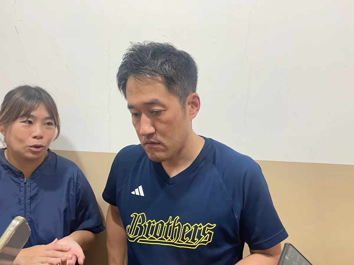 ▲中信兄弟總教練平野惠一（右）賽前談到球隊開季狀況，坦言其實早有預料，隨後更透露，近年球隊保持贏球、養成並進的策略，本來就是一件很困難的事情。（圖／記者林子翔攝）