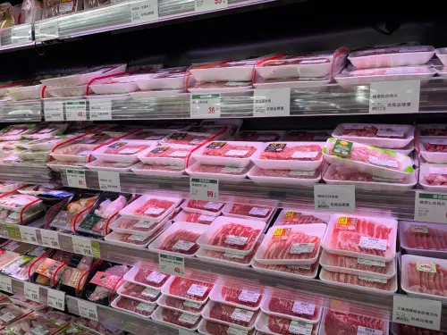 全聯生鮮豬肉切開竟「噴濃稠物」還能吃嗎？專家揭：這部位最常見