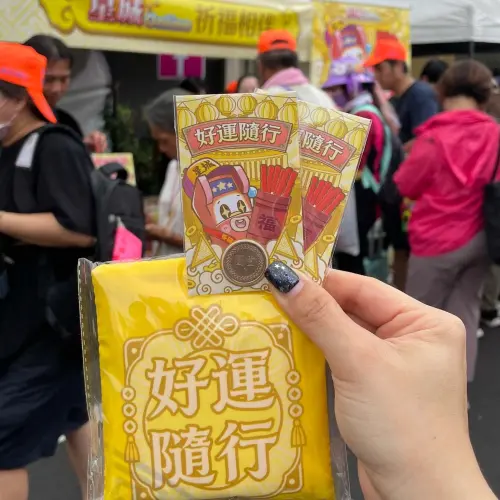 ▲《星城Online》攤位應援！送上「發財金」與「環保提袋」祝福與實用兼具。（圖╱網銀國際提供）