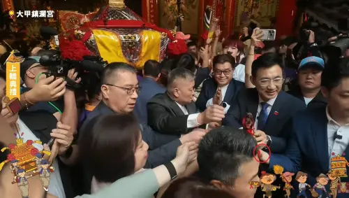 大甲媽上轎典禮　水精將軍落地瞬間！政壇這大咖目睹卻搶救不及