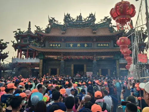 ▲白沙屯媽祖昨天下午停駕在埤頭合興宮炸彈媽祖盛況（圖／取自白沙屯拱天宮臉書）