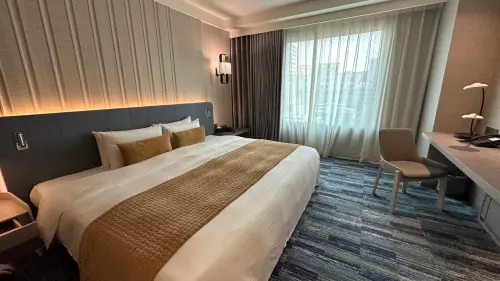 ▲生技股盛弘（8403）發放「智醫康寓」1,000 元住宿抵用券，若以目前約 25 元股價計算，等於用不到一便當的錢就能享有質感住宿折抵，投報率極高。（圖／翻攝自 Google 評價）