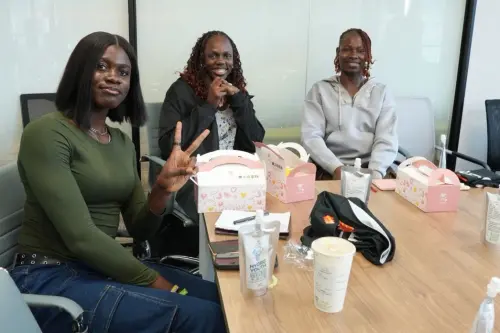 ▲女籃球員代表彼葳、葛瑞絲、柯洛薇出席感恩茶會，與企業夥伴交流互動。（圖／中信女籃提供）