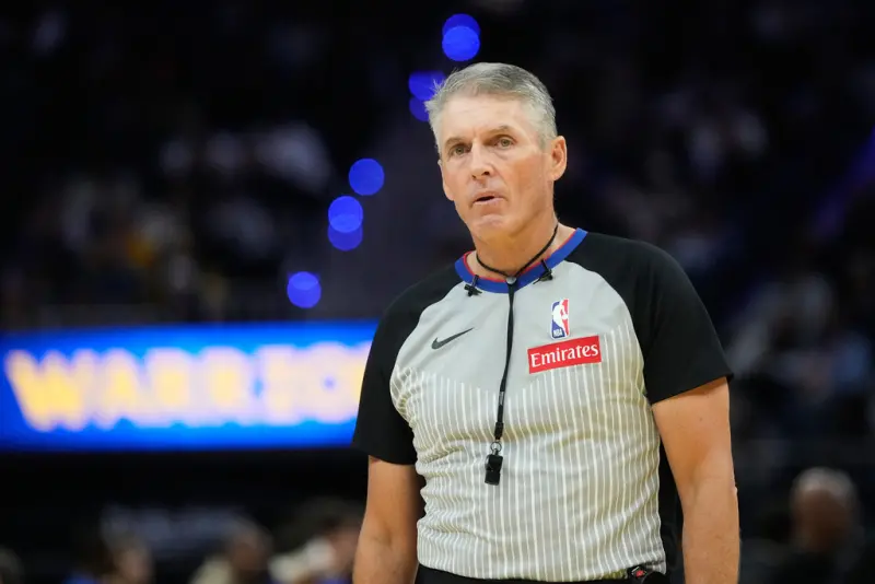 勇士對太陽附加賽裁判出爐！福斯特領銜　布魯克斯：加強身體對抗