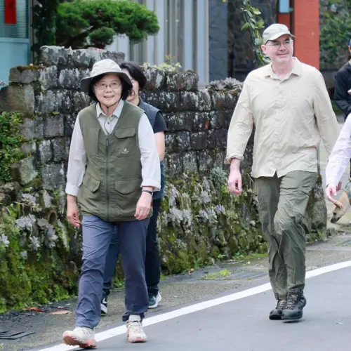 揪谷立言爬山！蔡英文：台美關係如同攀登山頂的堅實夥伴關係