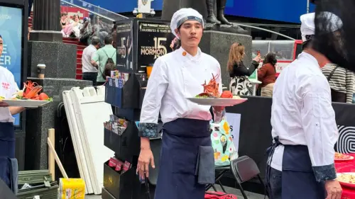 藍正龍紐約時代廣場炸蝦！隋棠、千千現身辦桌　台灣婚禮震撼國際