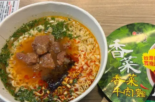 ▲由維力食品推出的「一度贊香菜牛肉麵」口味，近日上架7-11後引發大量話題。（圖／泡麵公社 泡麵俱樂部）
