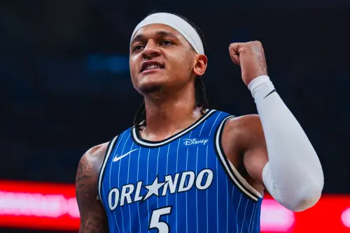 ▲貝恩（Desmond Bane）數次不合理的投籃、班切羅（Paolo Banchero）受困於包夾而體力下滑，球權流動徹底停滯，這正是崩盤的開端。（圖／取自奧蘭多魔術 X）