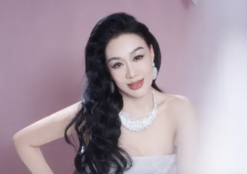 ▲鍾麗緹（如圖）55歲還為了老公張倫碩想拚第4胎，網友為她心疼，替她身體能不能負荷擔心。（圖／摘自 鍾麗緹微博）