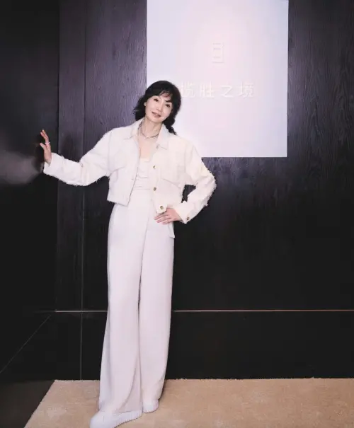 ▲張曼玉在北京出席名車活動，外表的變化成為網友討論焦點。（圖／摘自 張曼玉粉絲聯盟微博）