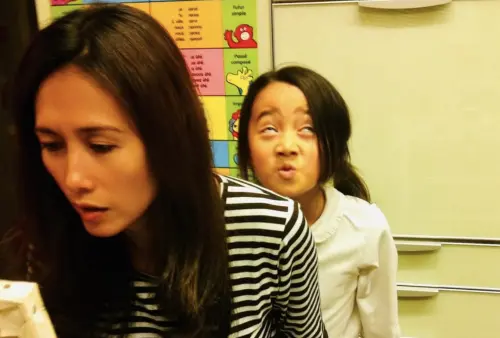 ▲木村心美（右）po出童年照為媽媽工藤靜香慶生，還說媽媽是辣媽。（圖／IG@cocomi_553_official）